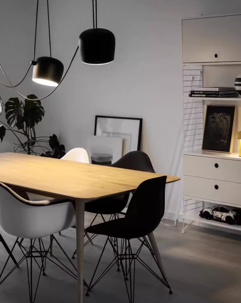 Customer room with Aim pendant light