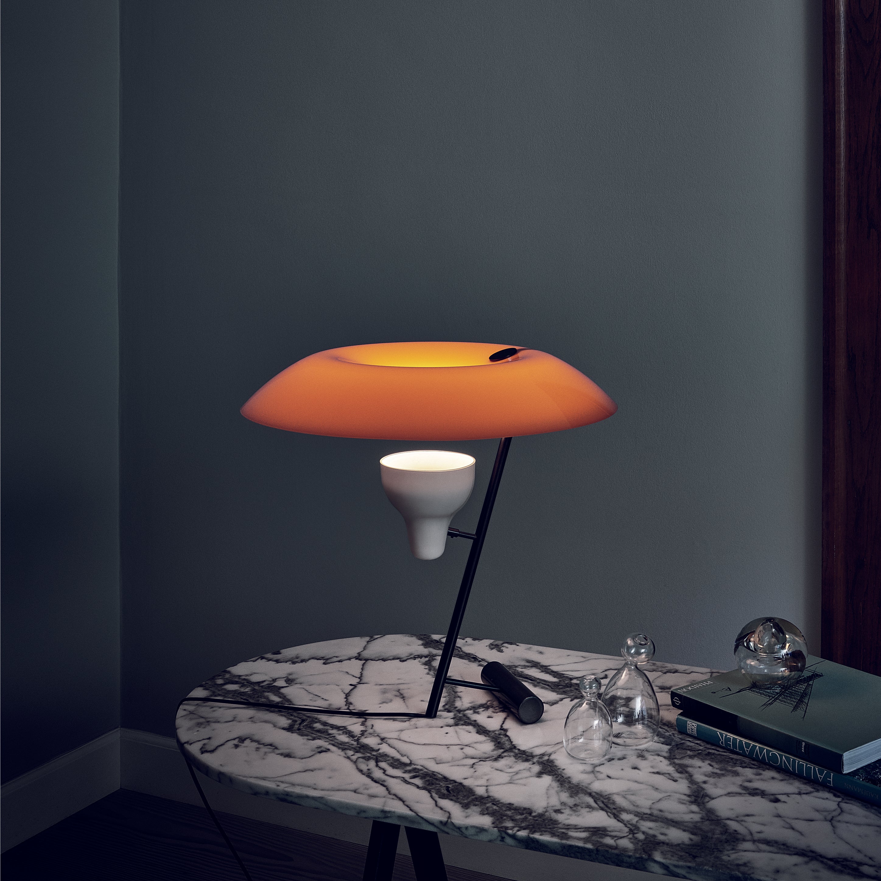 Model 548 Table Lamp window application