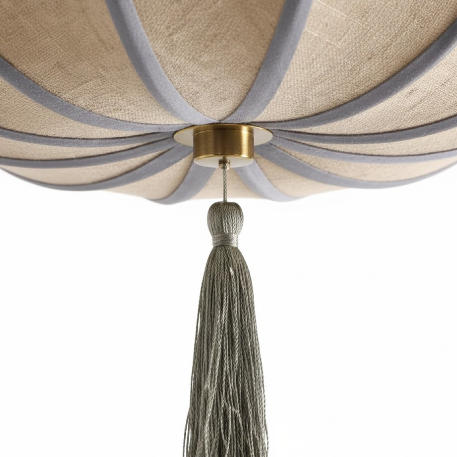 Valoflor tassel and layered shade detail