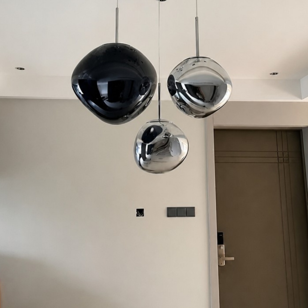 Customer hallway with mirror pendant light grouping