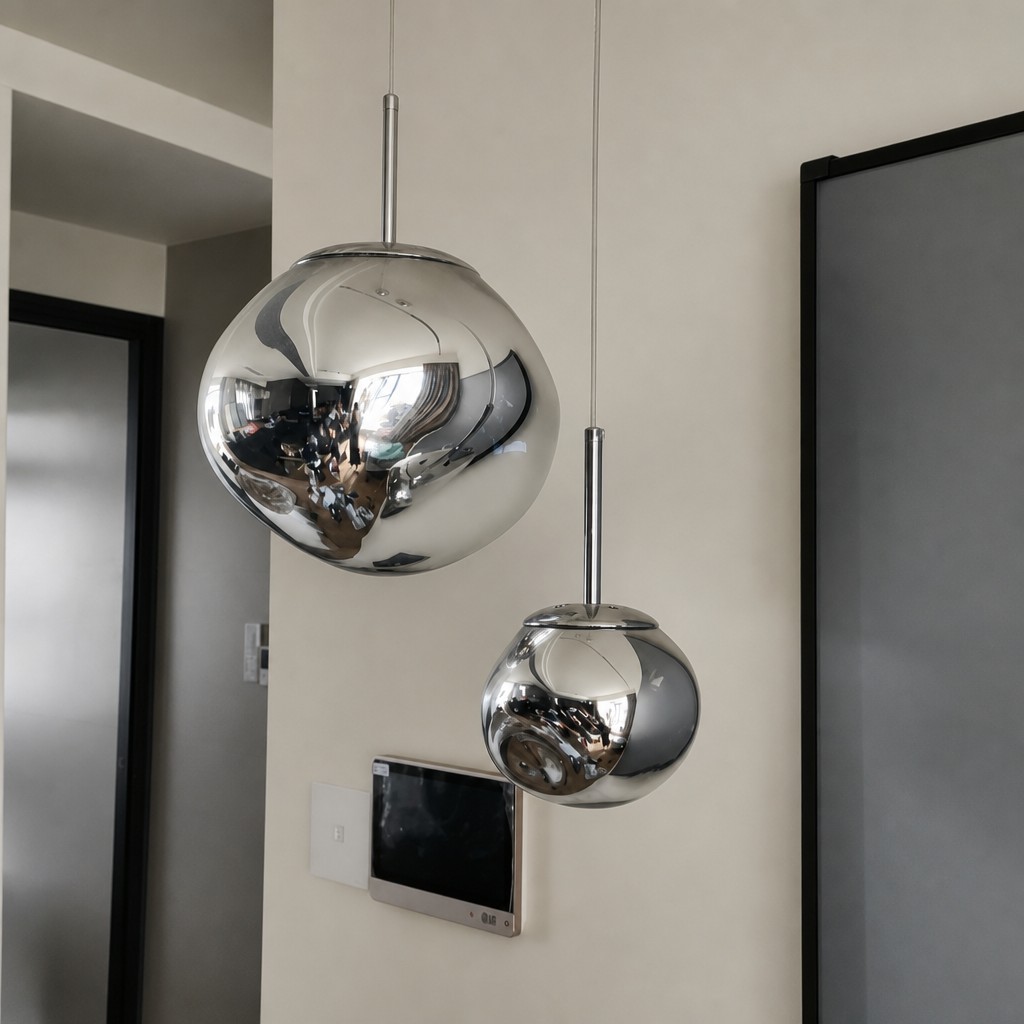 Customer room with silver mirror pendant lights