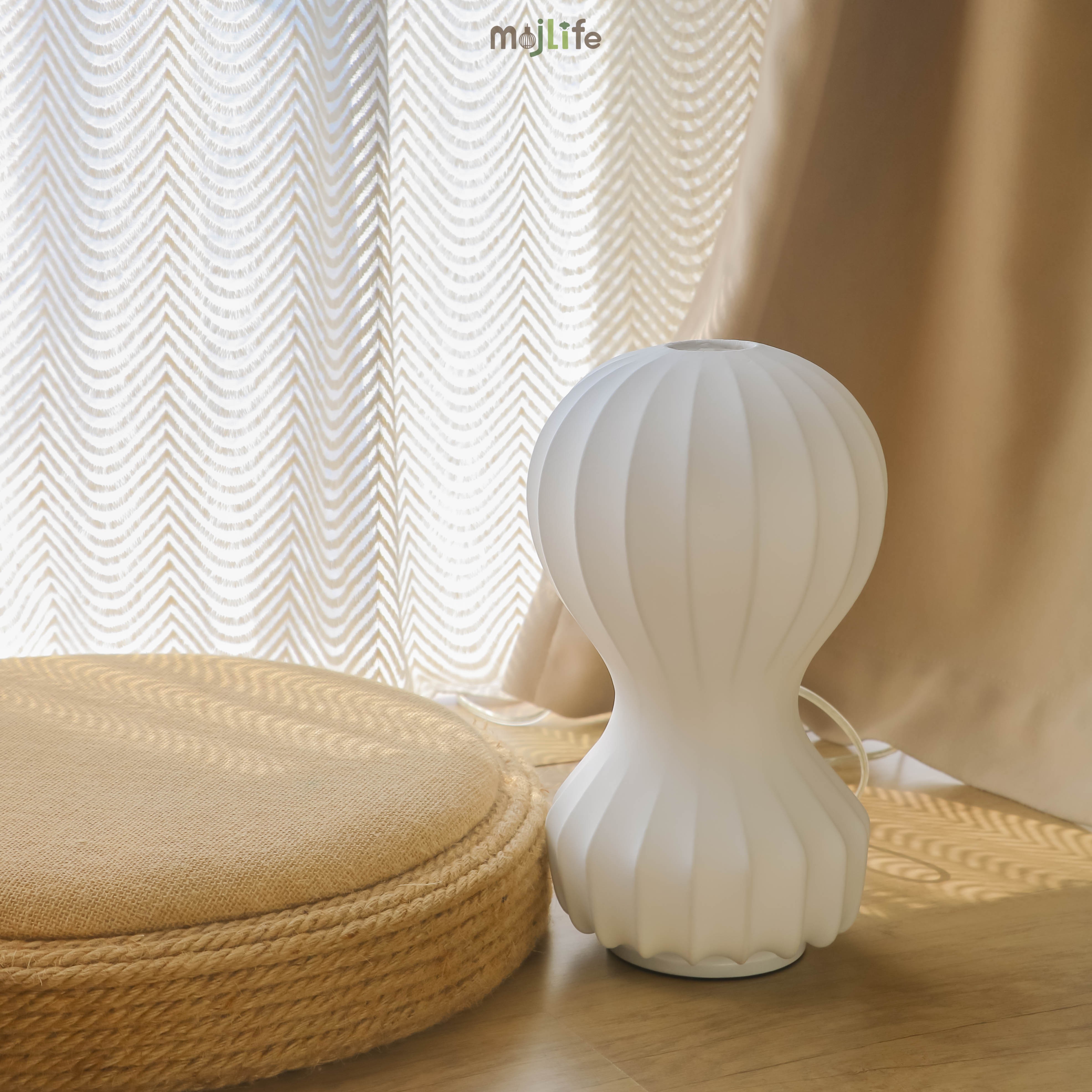 Gatto Table Lamp