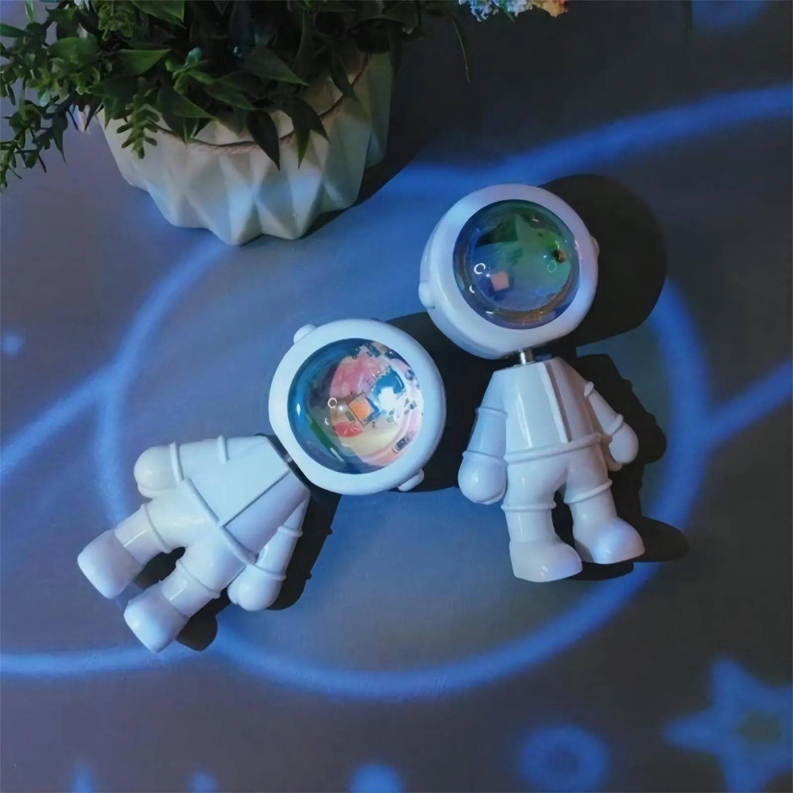 Astronaut Sunset Table lamp